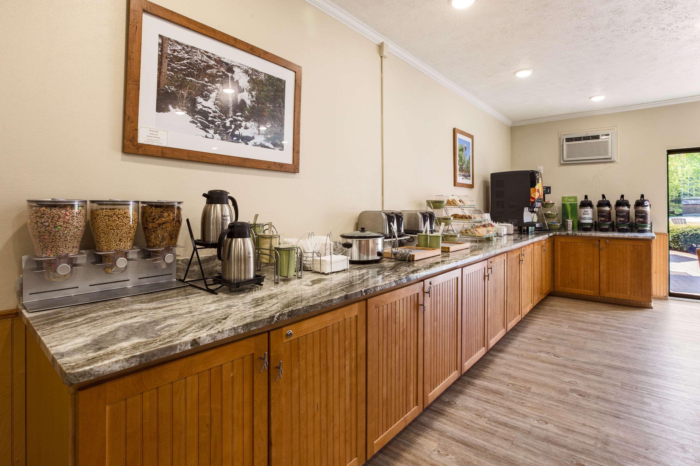 Quality Inn Petoskey-Harbor Springs Экстерьер фото