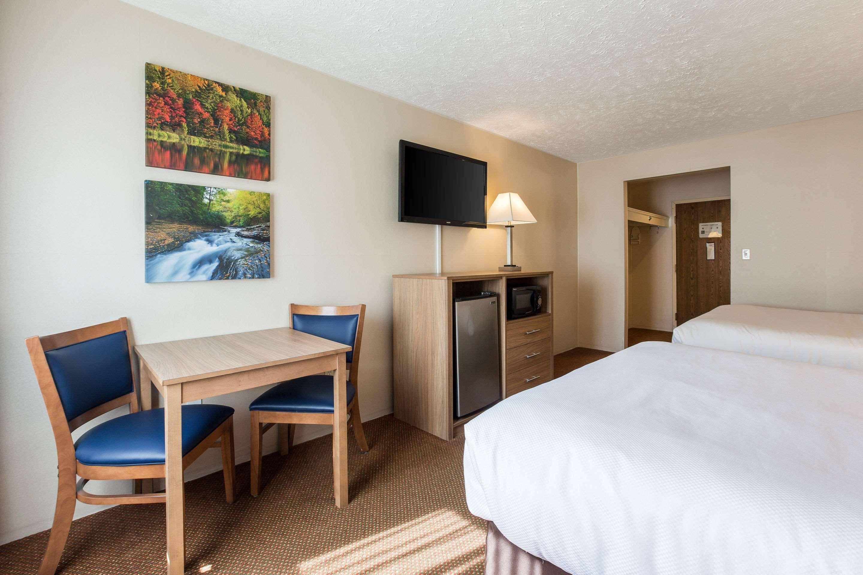Quality Inn Petoskey-Harbor Springs Экстерьер фото