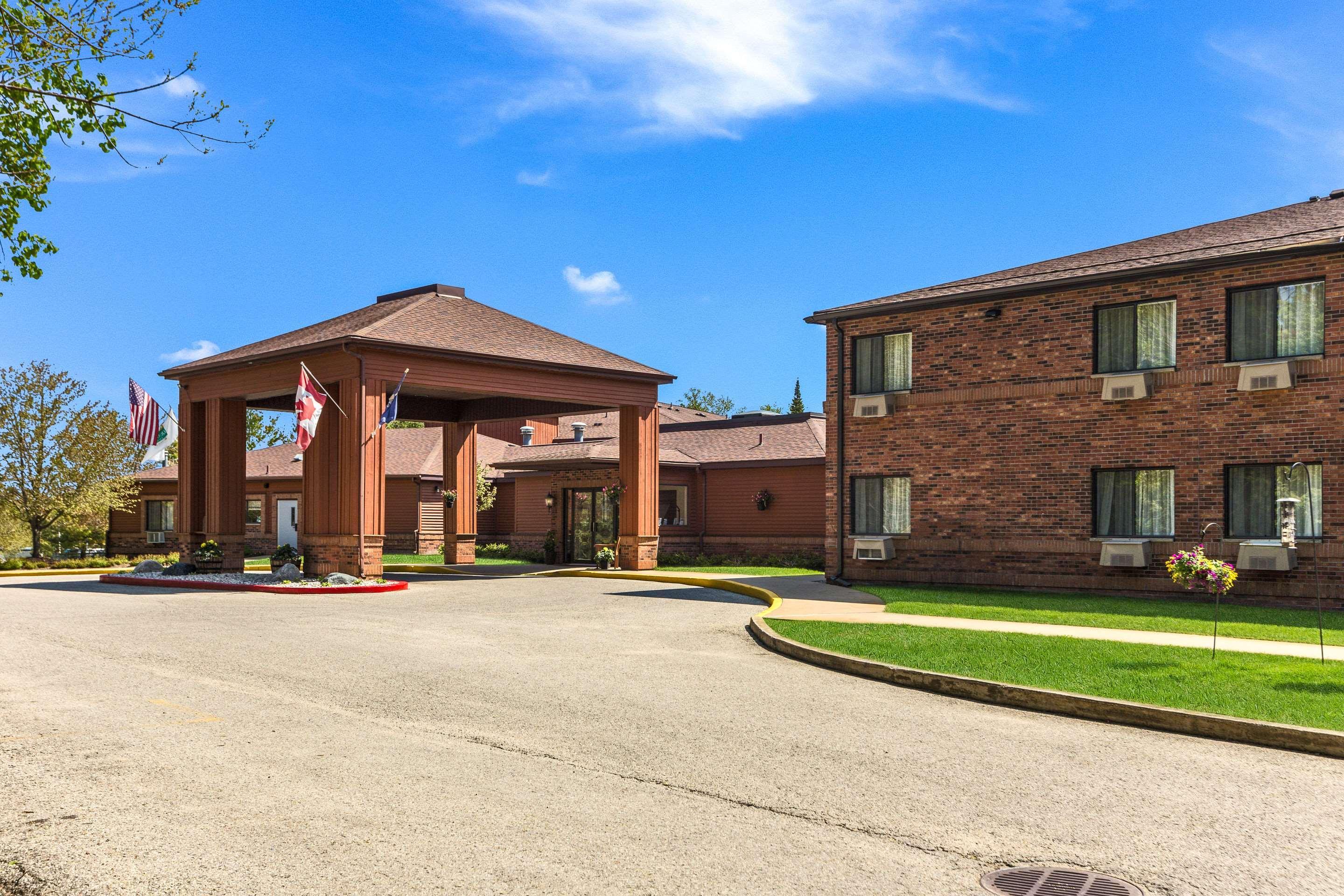 Quality Inn Petoskey-Harbor Springs Экстерьер фото